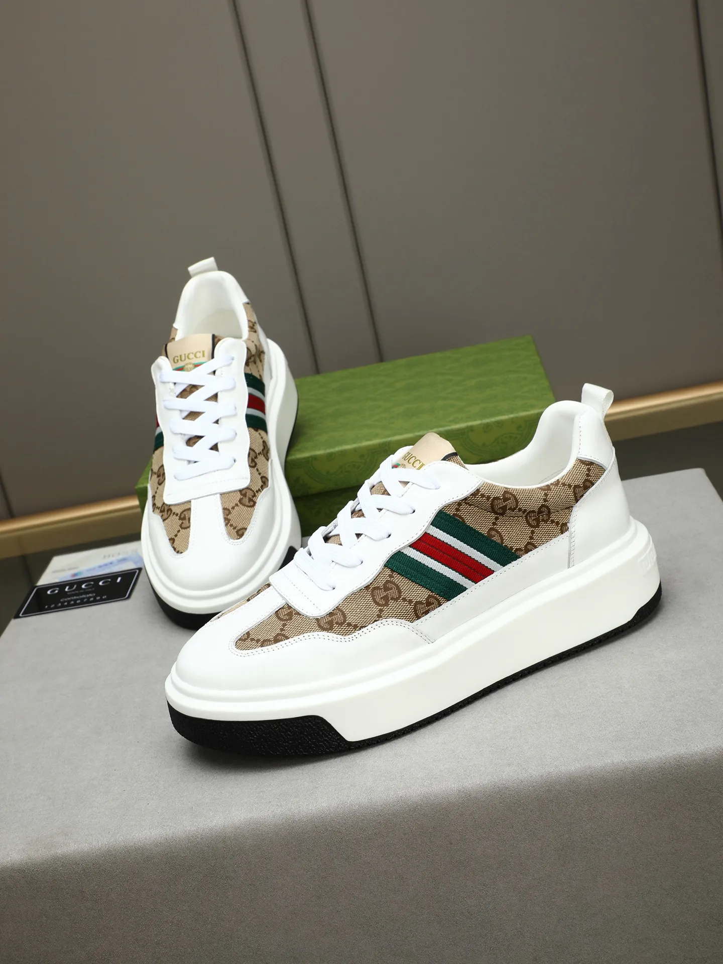 Men's shoes 💰480 New men's shoes GUCCI Fashion trend Made of first-layer calfskin ➕ washed sheep lining! The foot feels super comfortable and the workmanship is impeccable. Foam ultra-light outsole, size: 38-44 (45 customized) 4 colors to choose from!